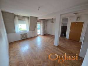 Dvosoban stan 50m² - Grbavica, Braće Ribnikar + parking u dvorištu