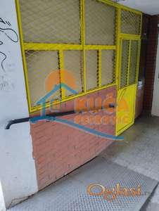 Izdaje se lokal-trafika na Bulevaru Nemanjića, 7m2