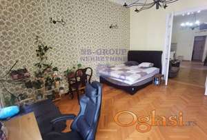 Trosoban stan u Centru