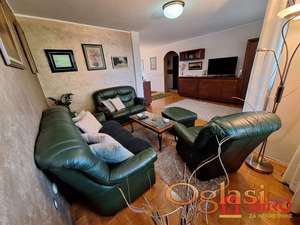 *** Kofmoran, stilizovan trosoban (83m2) stan na Bulevaru Patrijarha Pavla! ***