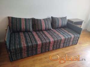 PRODAJEM TROSED NA RAZVLAČENJE