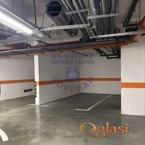 Izdaje se garažno mesto na lepoj lokaciji na Adamovičevom naselju.