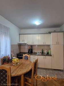 Zamislite, dvosoban, centar, sa parkingom u dvorištu