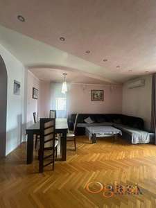 KOMPLETNO NAMEŠTEN TROSOBAN STAN NA NOVOJ DETELINARI