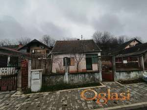 Izdaje se manja kuća 61m2 sa parkingom - Petrovaradin
