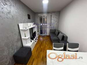 Komplet namešten jednoiposoban stan na Adicama.