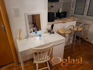 Garsonjera u strogom centru grada. Vlasnik stana