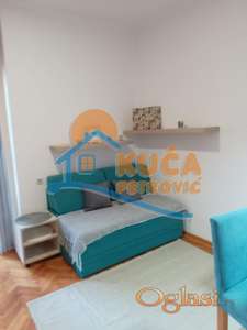 Izdaje se odličan jednoiposoban stan u centru, 36m2