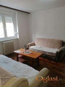 NAMEŠTEN DVOSOBAN STAN NA DETELINARI 280 EVRA