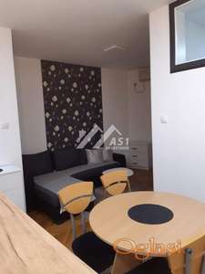 IZDAJE SE JEDNOIPOSOBAN STAN NA BULEVARU ID#6463