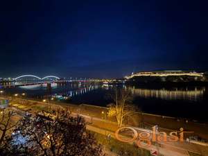 Fantastičan pogled na Dunav i Petrovaradisnku Tvrđavu!