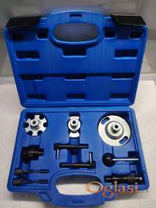 Alat za zupčenje VW, Audi 2.7, 3.0 TDI Alat za zupčenje VW Audi za precizno podešavanje zupčanika motora, osiguravajući optimalnu performansu i dugotrajnost motora.  Modeli:  Audi: A4, A5, A6, Q5, Q7 VW: Tuareg, Phaeton Kod motora:  ASB, BKN, BKS, BMK, BMZ, BNG, BPP, BSG, BUG, BUN, CAMA, CAMB, CANA, CANB, CANC, CAND, CAPA, CARA, CARB, CASA, CASB, CASC, CATA, CCMA, AAWA, CCWB, CDYA, CDYB, CDYC, CEXA, CGKA, CGKB Namenjeno za 2.7, 3.0 TDI motore  Ukoliko zelite da porucite Posaljite poruku  1 Ime i prezime 2 Ulica i broj 3 Mesto i postanski broj 4 Broj telefona za kontakt