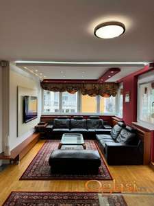 Komforan trosoban stan na atraktivnoj lokaciji