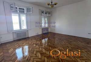 Izdaje se prostran salonski stan na odličnoj lokaciji – na Keju, sa prelepim pogledom na Dunav.