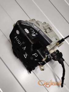 Audi a3 v8 prednja leva brava elektronska 2012-2020 Originalni delovi  Moguca ugradnja delova  Alfa Romeo 147-156-166-159-GT-MiTo-Giulietta Fiat bravo 2 - croma -grande punto -multipla 2 -punto 3 -stilo-idea Freemont Panda 3 500L 500 Lancia ypsilon-delta-musa-lybra Volkswagen Golf 6  Audi a3 2012-2020  Ukoliko zelite da porucite Posaljite poruku preko sms poruke ili pozovite na telefon 0616115961