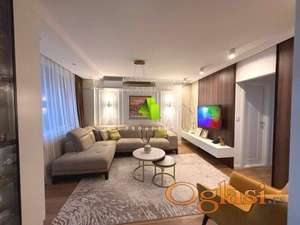 Jedinstvena ponuda-luksuzan trosoban stan sa stvarima i garažom u  centru ID#6508