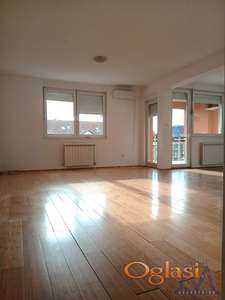 Stan,NOVI SAD,BULEVAR,kv: 130, € 900, ID: 9100839