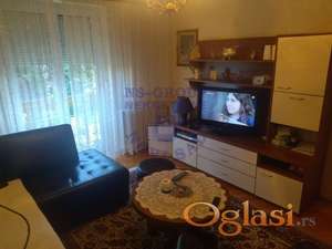 Odličan trosoban stan na Podbari!