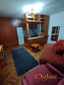 NAMEŠTENA GARSONJERA U VALENTINA VODNIKA 250 EVRA