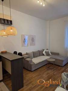 MODERAN JEDNOIPOSOBAN STAN NA BULEVARU OSLOBOĐENJA