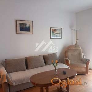 IZDAJE SE DVOSOBAN STAN U CENTRU ID#3802