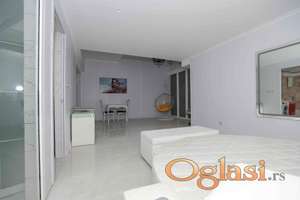 IZDAJEM APARTMAN SA SOPSTVENIM SPA