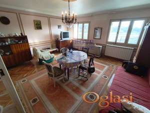 Na prodaju spratna vikendica u Čortanovcima!