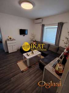 Titel kuća 251m2 sa pomoćnim objektima i placem od 6,4 ari ID#5401