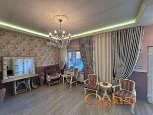 Izuzetnu trospratnu kuću u mirnom delu Novog Sada