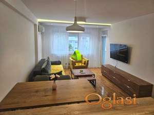 Trosoban stan sa parkingom u centru ID#7163