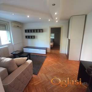 DETELINARA - UKNJIŽEN DVOSOBAN STAN - OSTAJE NAMEŠTAJ - MOŽE KUPOVINA PUTEM KREDITA!!! MOŽE BITI DVOIPOSOBAN!!!