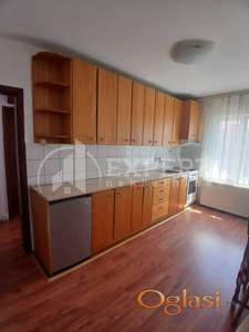 Izdaje se dvosoban stan u kući, u Cetinjskoj ulici, 68m2
