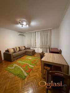 Odmah useljiv stan na Detelinari