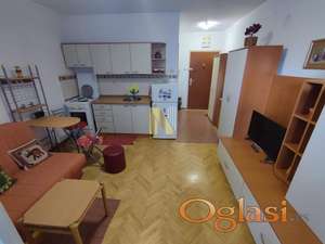 Garsonjera na Bulevaru Evrope