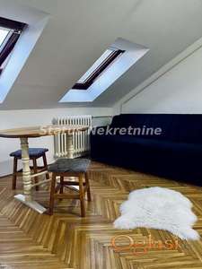 RENOVIRANA GARSONJERA 20M2 POTKROVLJE BULEVARA, KOD FUTOŠKE PIJACE, 250EU