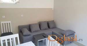 PETROVARADIN IZDAJE SE JEDNOIPOSOBAN STAN SA PARKING MESTOM