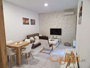 Nov stan, polunamešten, mirna lokacija