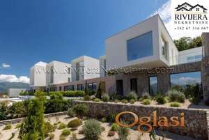 Savremena vila sa panoramskim pogledom na more u Krasicima Crna Gora