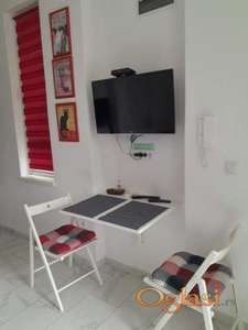 Izdaje se studio u Džordža Vašingtona ID#19075