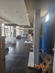 Lux prazan lokal, veliki izlog ka ulici