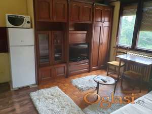 IZDAJEM JEDNOIPOSOBAN,NAMESTEN STAN,BEZ POSREDNIKA ILI AGENCIJE! IDEALAN ZA DVE OSOBE!  USELJIV OD 10 NOVEMBRA. TEL; 065/2322-449