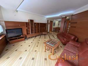 Odličan četvorosoban stan na Spensu!