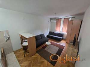 Grbavica - Kolo srpskih sestara - garsonjera - odmah useljivo - 240 eura