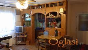 Velika porodična kuća u Krčedinu!