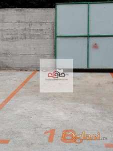 Parking mesto u dvorištu zgrade 80e