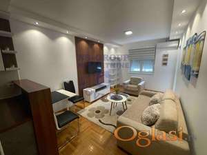 Kompletno renoviran, namesten!