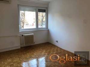 Dvosoban stan na odličnoj lokaciji-Maksima Gorkog!