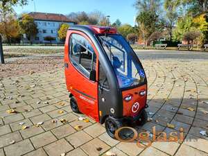 Elektricni skuter sa kabinom