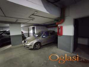 Predstavljamo vam garažno mesto u suterenu zgrade u centru grada!