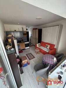 POVOLJNA GARNISERA 23 m² + TERASA | GASNO GREJANJE | PARKING